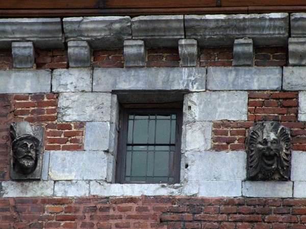 Fichier:Hoteldelacloche basrelief.jpg