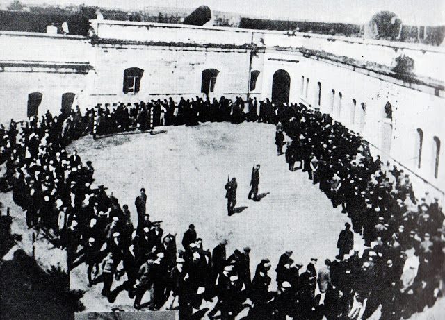 Fichier:Ronde des prisonniers.jpg