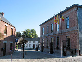 Fichier:Maison communale de Burdinne.jpg