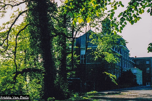 Fichier:Palais abbatial de Solières.jpg