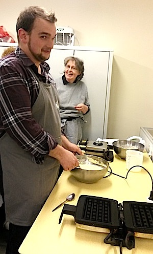 Fichier:Atelier cuisine CCE gaufres-04.jpg