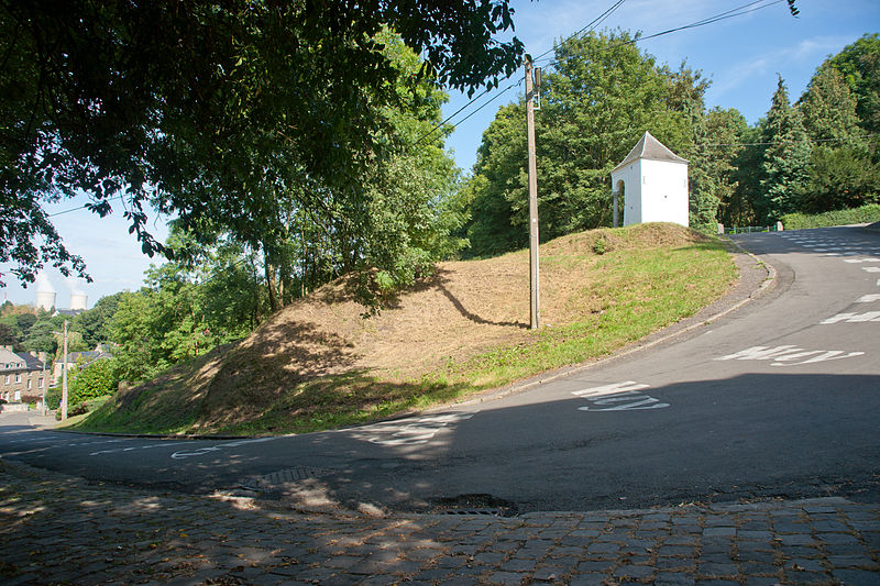 Fichier:Chemin des chapelles Chicane et Chapelle.jpg