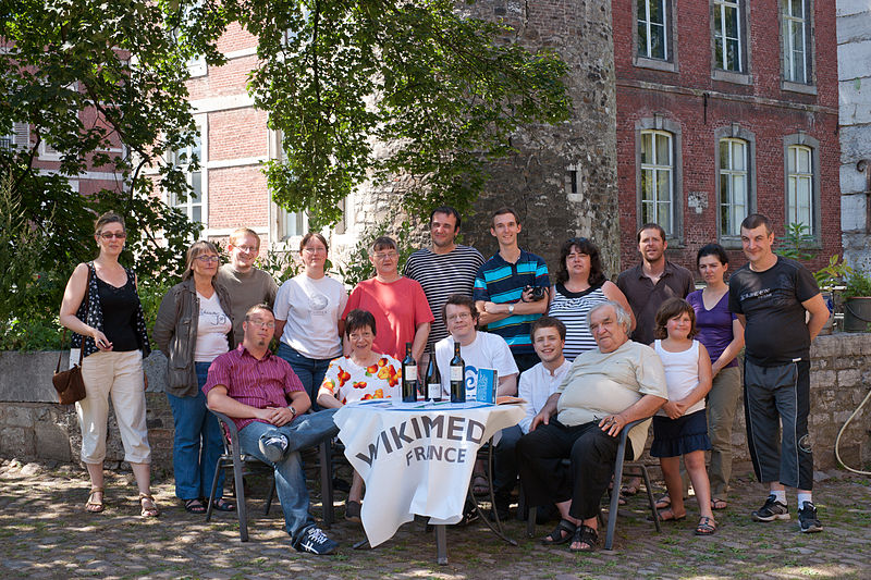 Fichier:800px-Photo de groupe du week-end gastronomie.jpg
