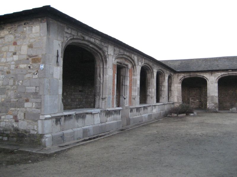 Fichier:Aile gauche Neufmoustier.jpg