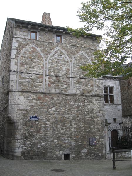 Fichier:Ancienne Halle aux Grains de Huy.JPG