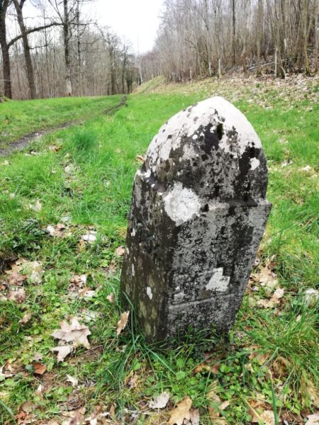 Fichier:Borne Lg-Stavelot Malmedy N°2 (2).jpg