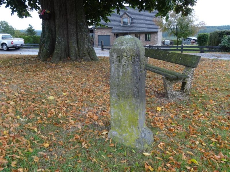 Fichier:Borne Lg-Stavelot Malmedy N°4 (1) Les Floxhes.71.JPG
