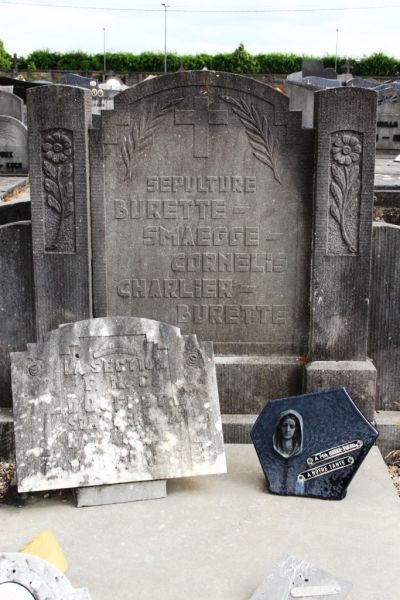 Fichier:Burette Smaegge Charlier.jpg