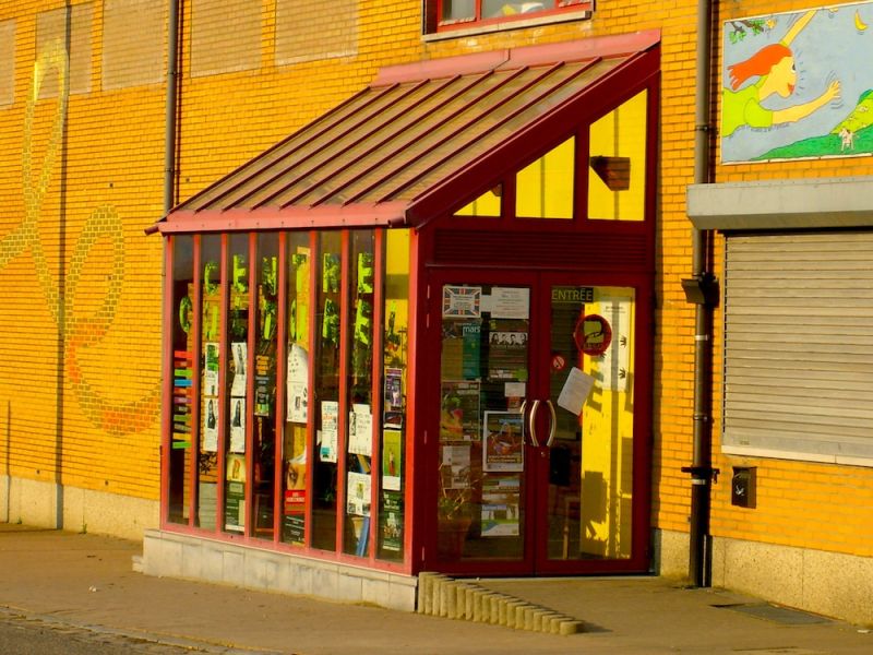 Fichier:Centre Culturel d'Engis petit.jpg