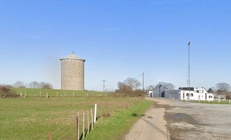 Fichier:Château d'eau d'Isier (2).jpg