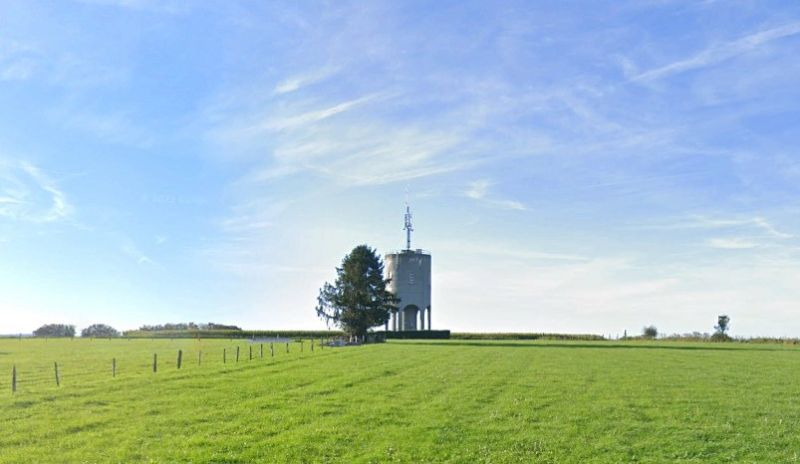 Fichier:Château d'eau de Rouvreux (02).jpg