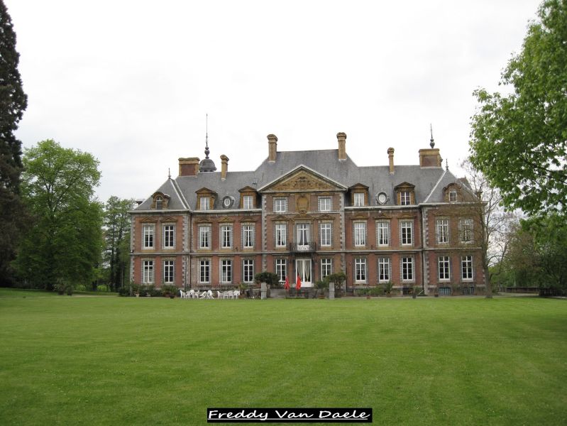 Fichier:Château de la Neuville sous Huy.jpg