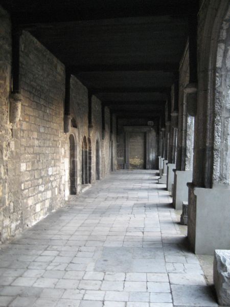Fichier:Cloître Neufmoustier.JPG