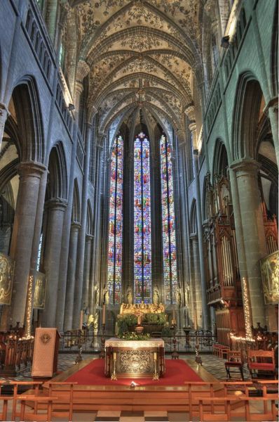 Fichier:Collégiale choeur.jpg