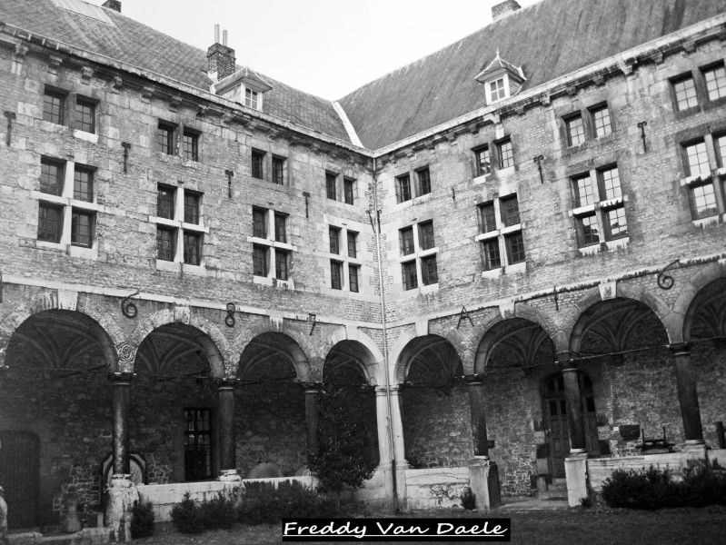 Fichier:Couvent des Frères Mineurs à Huy.jpg