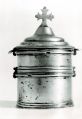Vase à couvercle, Pyxide, servant à transporter l'eucharistie et les saintes huiles lors de la visite aux malades, en argent