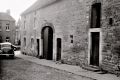 Une vieille photo de la façade. La voiture est une Hilman