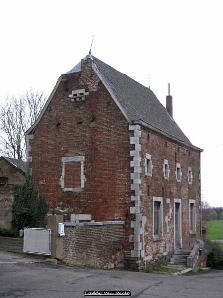 Fichier:Ferme des Voués d'Amay Villers-le-Bouillet.JPG