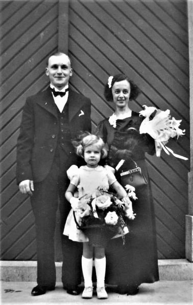Fichier:Froidbise-Harzimont Photo mariage.JPG