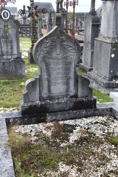 Fichier:G126.71.jpg