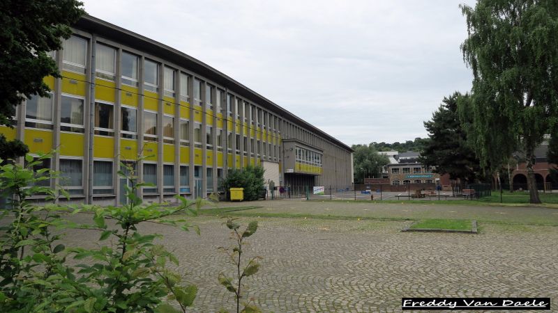 Fichier:Haute Ecole Charlemagne de Huy.JPG
