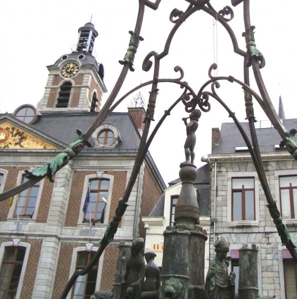 Fichier:Huy bassinia hotel ville.jpg