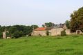 30.08.2017. Vue sur la ferme inhabitée et la tour depuis le sud-est (30.08.2017)