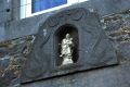 Au-dessus de la porte
