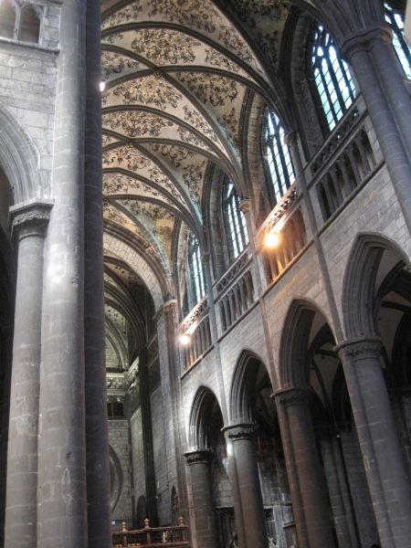 Fichier:INTERIEUR COLLEGIALE DE HUY.JPG