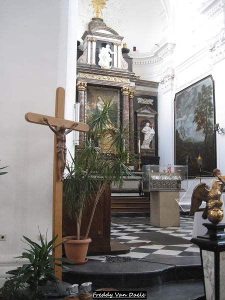 Fichier:L'église St-Georges et Ste-Ode d'Amay.JPG