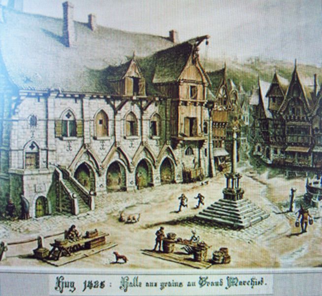 Fichier:LA HALLE AUX GRAINS DE HUY.jpg