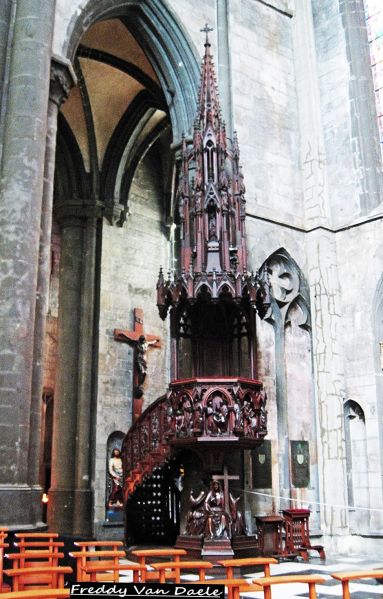 Fichier:La Chaire de Vérité à Huy.JPG