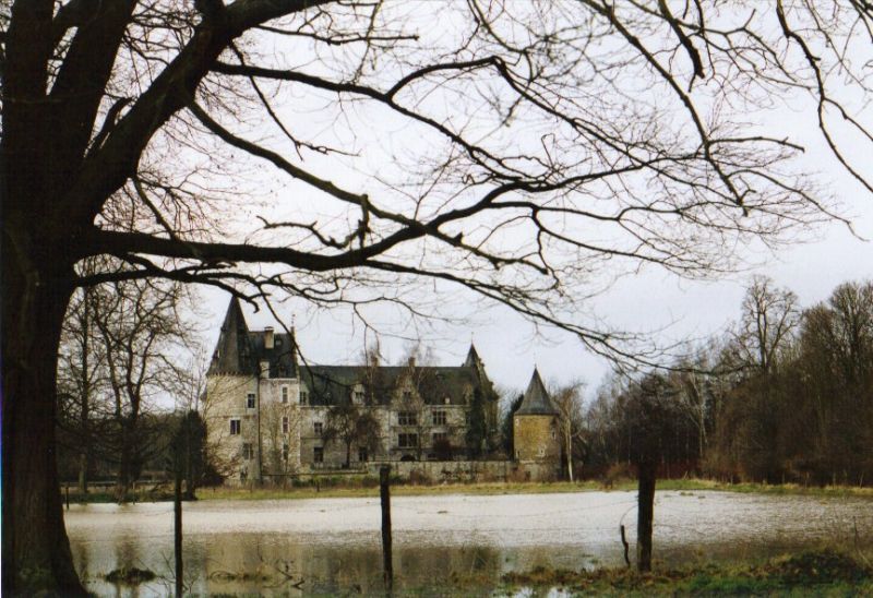 Fichier:Le château-fort de Fallais.JPG