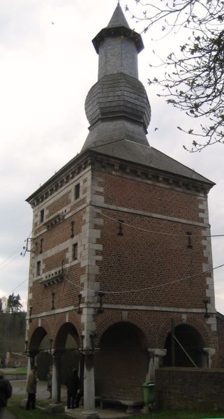 Fichier:Le colombier du Val-Notre-Dame.jpg