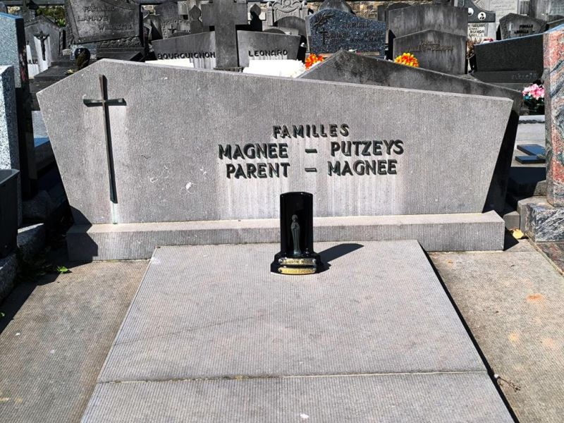Fichier:Magnée-Putzeys NC300.jpg