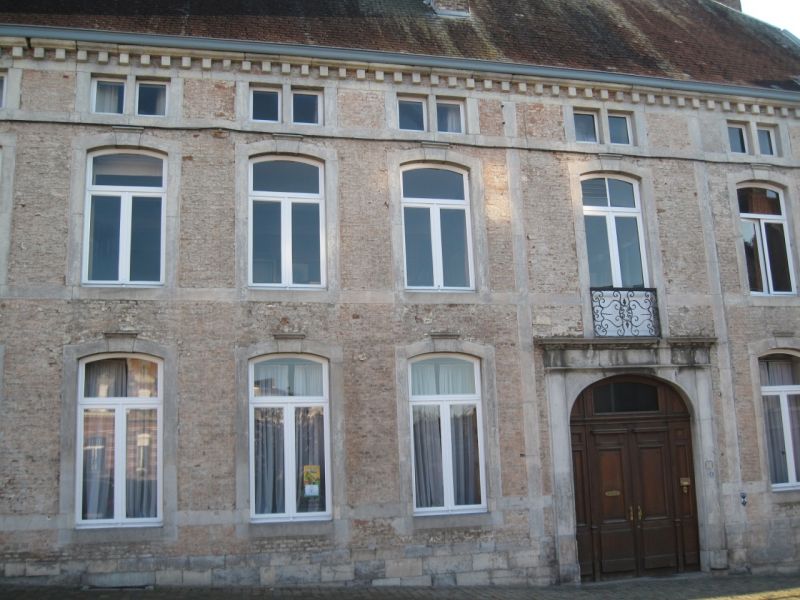 Fichier:Maison de Maître-place ST-DENIS à HUY.jpeg
