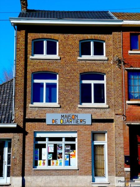 Fichier:Maison de quartier d'Engis.jpg