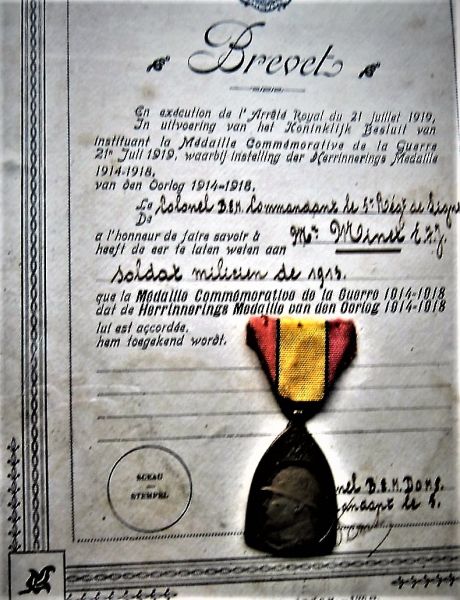 Fichier:Minet E7.jpg