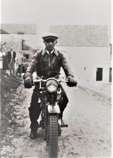 Fichier:Pêtre E moto 10.JPG