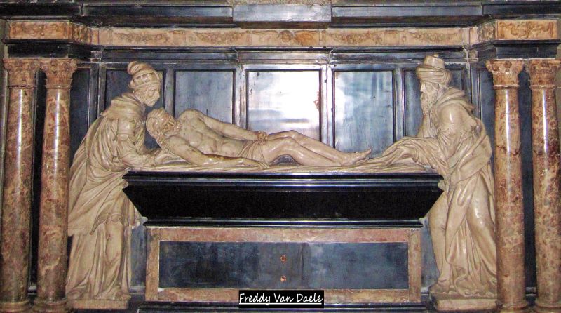 Fichier:Partie principale de la Mise au Tombeau.JPG