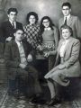 Fin 1947, enfin réunis : de g à d Raymond Esméralda Pilar José et les parents