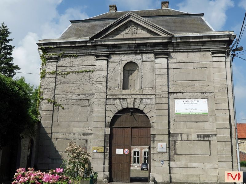 Fichier:Portail Saint-Victor à Huy.JPG