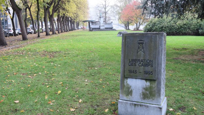 Fichier:Stèle "Libération des Camps".JPG