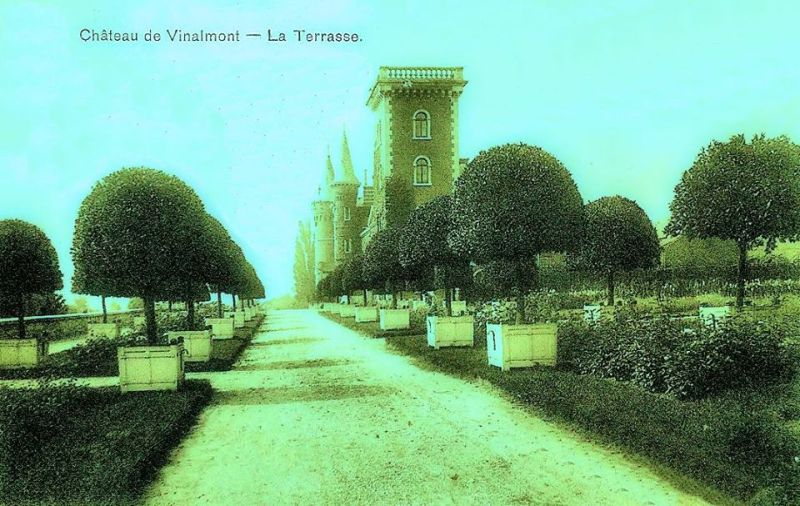 Fichier:Terrasse Château de Vinalmont.jpg