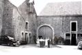 1953: Les familles COULEE-MULLENS dans la cour de la ferme
