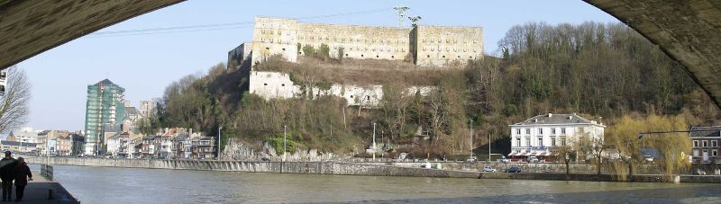 Fichier:Vue du fort de Huy.jpg
